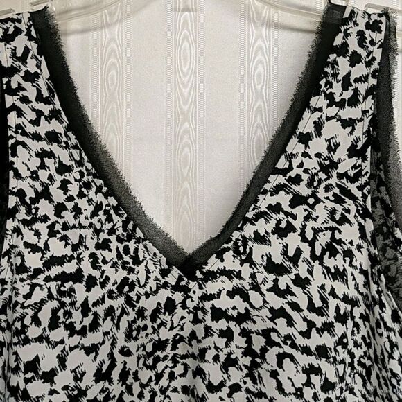 Halogen Top Women Medium Sleeveless Sheer Raw Trim Hem Black & White Layers M - Picture 4 of 8